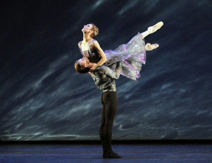 Zenaida Yanowsky and Rupert Pennefather in Alexei Ratmansky’s 24 Preludes. © Dave Morgan, by kind permission of the Royal Opera House