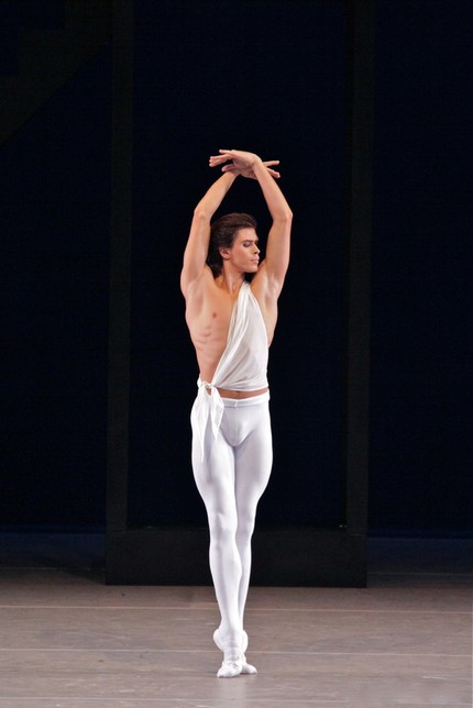 Артём Овчаренко в балете «Аполлон»