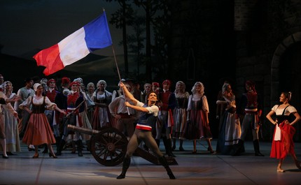 балет «Пламя Парижа» в Михайловском театре