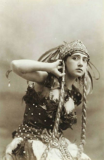 Тамара Карсавина в роли «Жар-птицы», 1910 год.