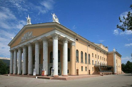 Киргизский театр оперы и балета / Kyrgyz Opera and Ballet Theater