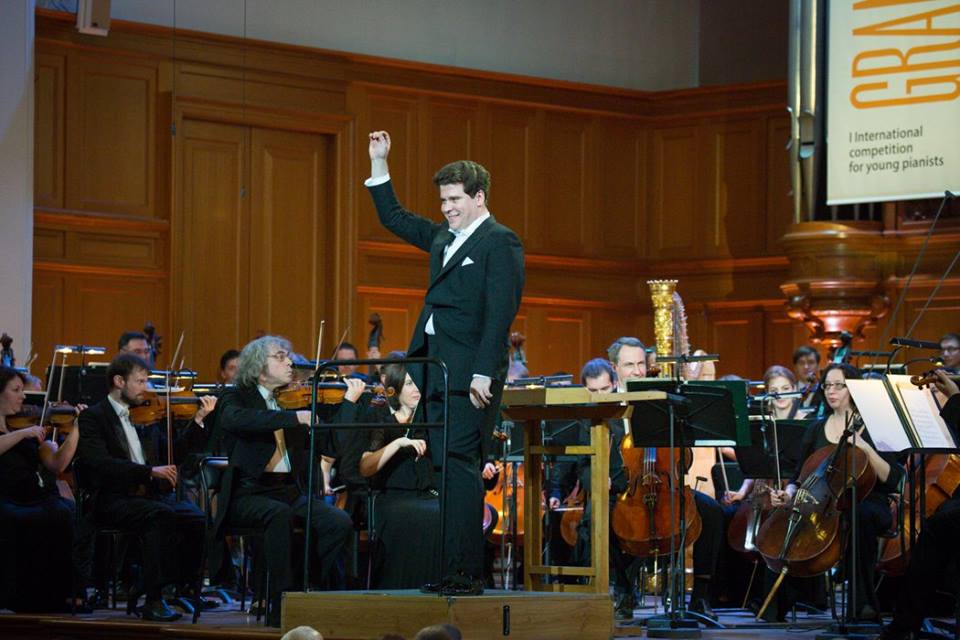 По окончанию концерта пианисты остались в зале. Большой зал Московской консерватории рояль. Конкурс Гранд Компетишн 2016.