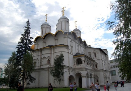 Патриарший дворец с церковью Двенадцати апостолов. Фото: А. Востриков