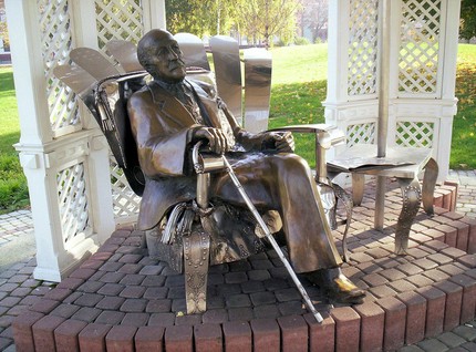Скульптура Имре Кальмана в Шиофокском парке