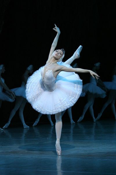На фото Наташи Разиной (Мариинский театр): Виктория Терешкина в «Лебедином озере»