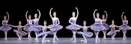"Тема с вариациями" Джорджа Баланчина считается одной из самых прекрасных в мире балетных постановок. 
Источник: Сайт Большого театра