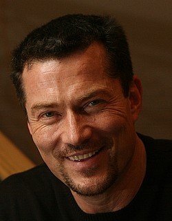 Андрейс Жагарс: на сцене трудно показывать войну