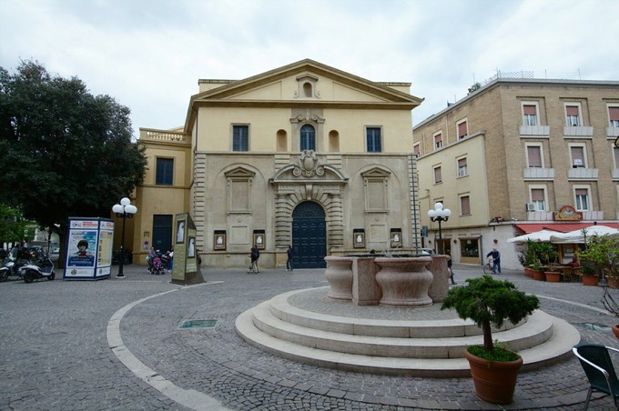 Пезаро, его обитатели и гости