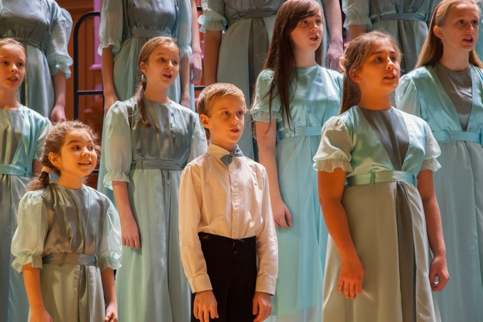 Дети поют большую музыку