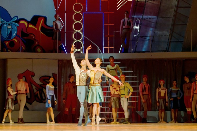 Доницетти танцует