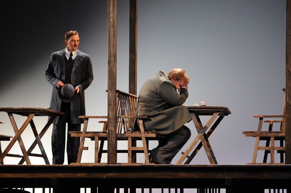 «От жизни такой распоганой попала она под трамвай»