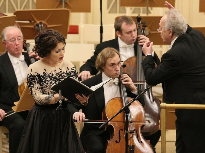 Петербургская филармония завершила год по-английски