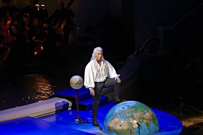 «И на челе его высоком не отразилось ничего»