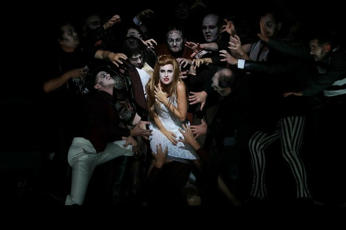 «Риголетто» в Бремене: вампиры в поисках свежей крови