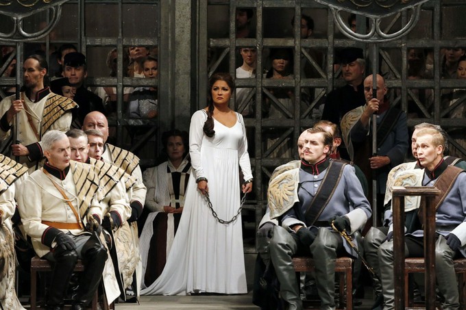 Она победила