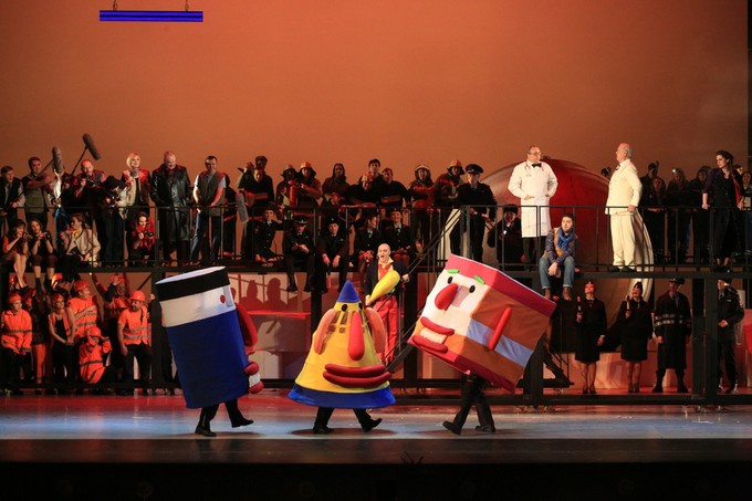 Апельсиновое озорство на фоне коллапса коммунальных служб