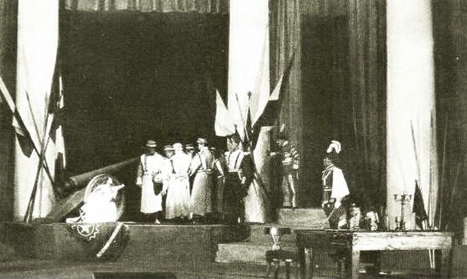 Как Флория Тоска на баррикадах воевала