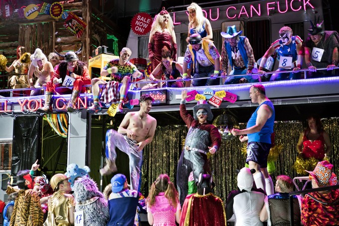 За торжество любви без границ!