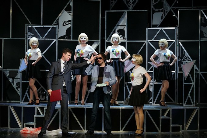 Гастроли петербургского «Зазеркалья» в Москве