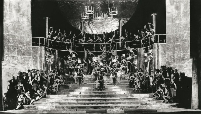 «Прыжок через тень»: урбанистическое шоу на советской сцене