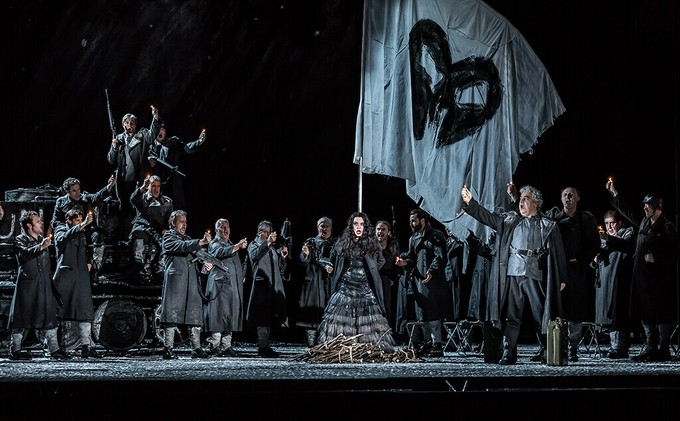 Скучный «Трубадур» в Королевской опере