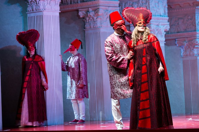 К комическому — со всей серьёзностью!