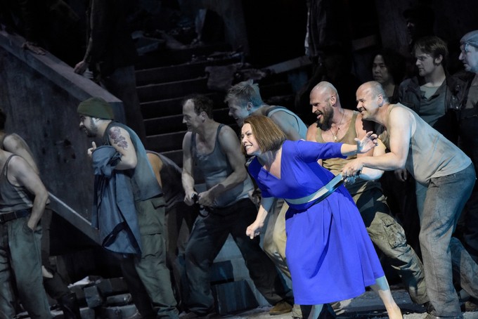 О непобедимости животного в человеке