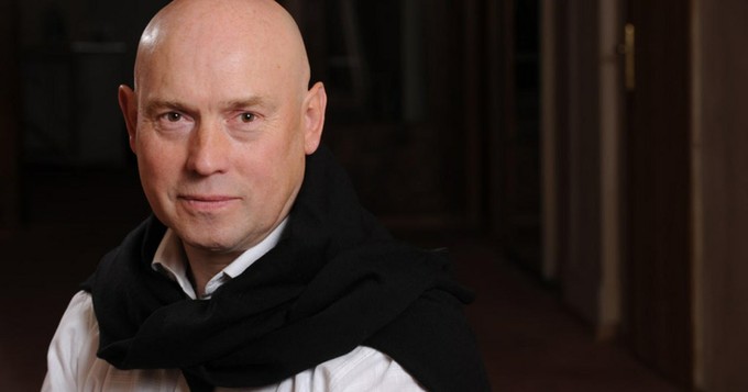 Виктор Сухоруков: «На сцене я существую очень „упруго“»