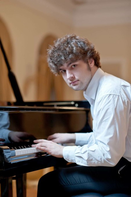 Лукас Генюшас даст сольный концерт в Петербурге