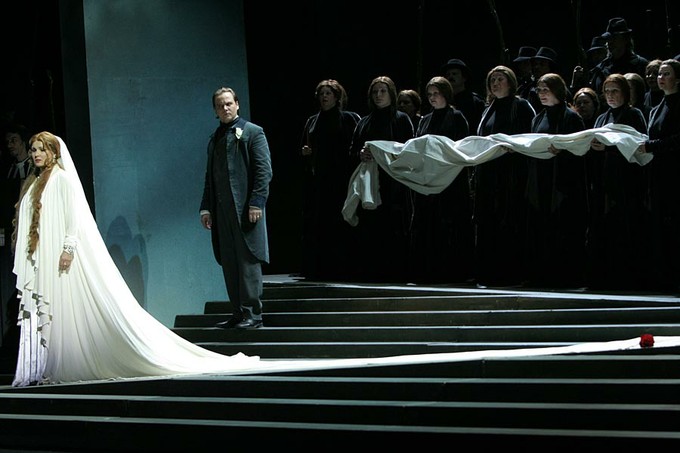 Поющая в темноте