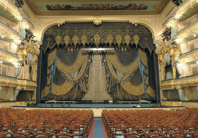 Четыре девушки в поисках Гоголя