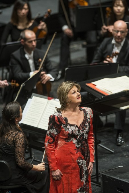 В немеркнущем блеске короны бельканто…