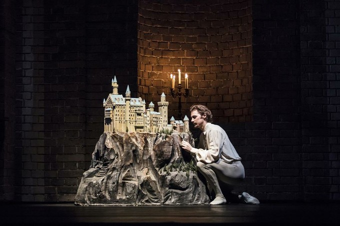 «Лебединое озеро» как иллюзия Людвига II Баварского: балет Джона Ноймайера