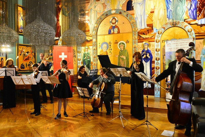 Швейцарских окон негасимый свет…