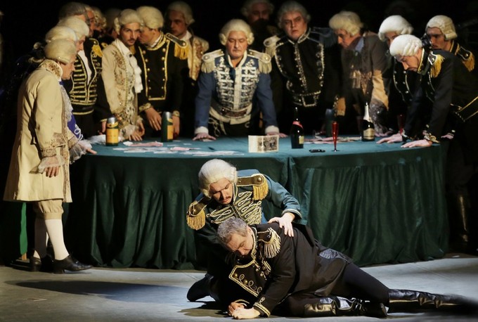 Дама под бомбами