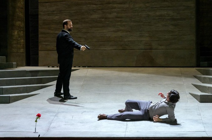 Моцарт в стиле нуар