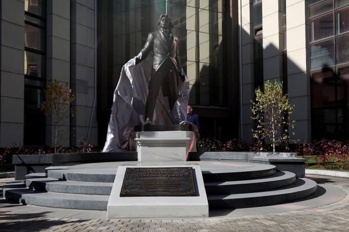 Памятник Дмитрию Хворостовскому установили в Красноярске