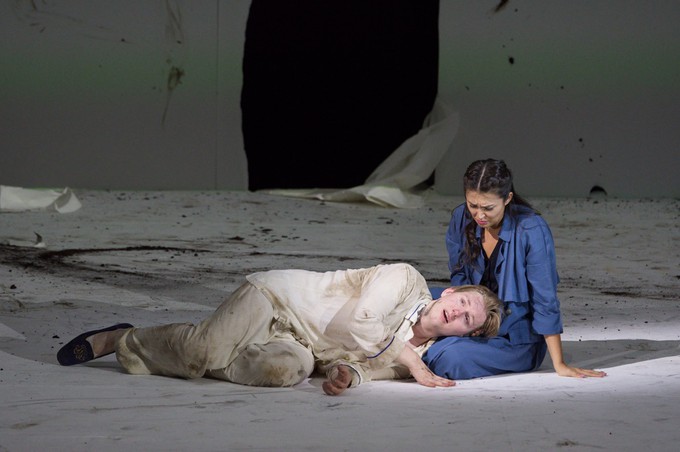 В кривом зеркале блеска и нищеты порока