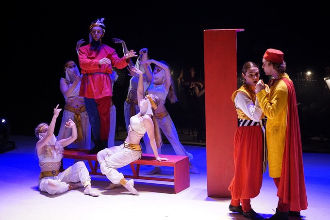 «Декамерон» из «Зазеркалья»