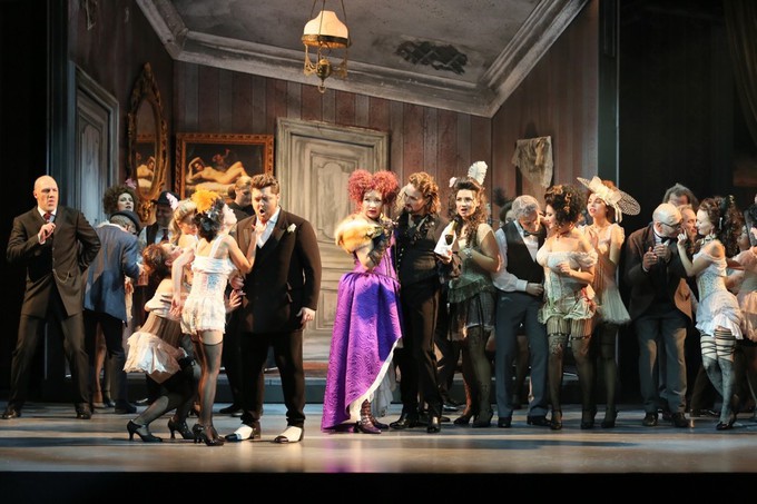 Новая «Травиата» в «Геликон-опере» — драма парижских трущоб