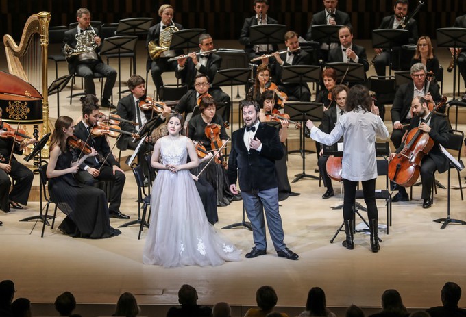 На брендовых полюсах одной вокальной дуги