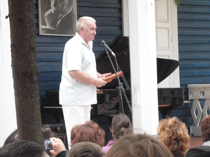 Рояль в степи