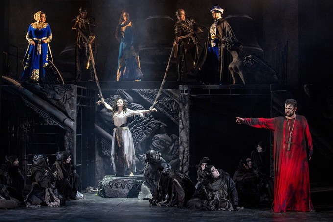 Эсмеральда запевает — Пётр I подпевает!