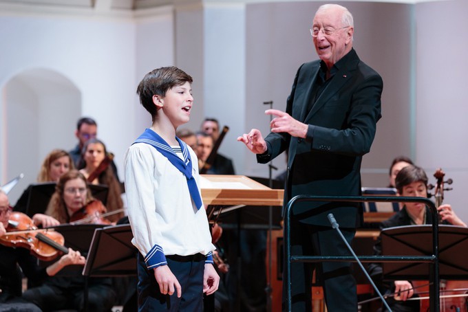 Радостно, задумчиво и умеренно…