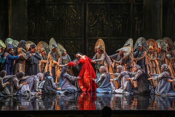 По ком кадит «золотое» кадило?..