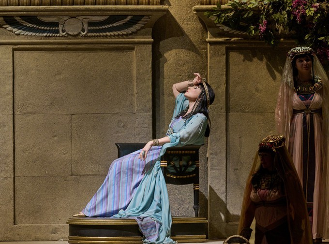 Попытка этиологии массового психоза вокруг звёздных составов