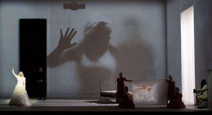 Про жестоких девочек в умильном обрамлении