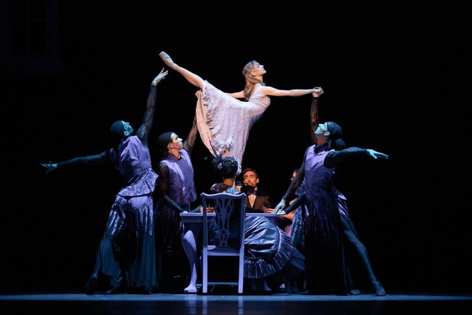 Эклектичная «Золушка» Кристофера Уилдона