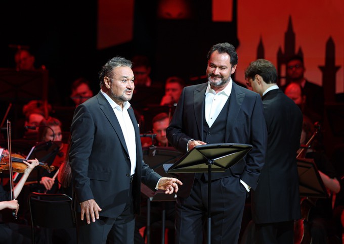 Звёздный дуэт баса из России и тенора из Мексики