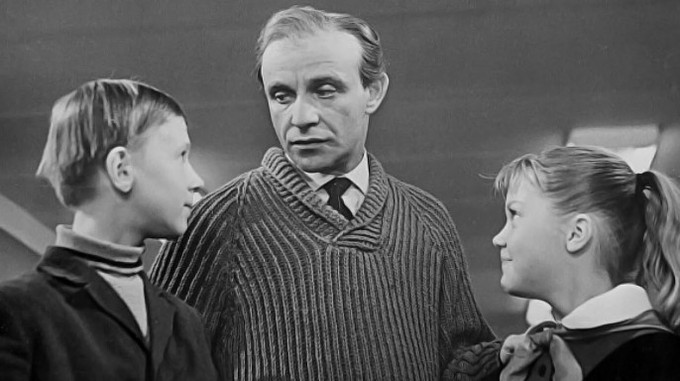 «Звонят, откройте дверь» — романтика и любовь к жизни